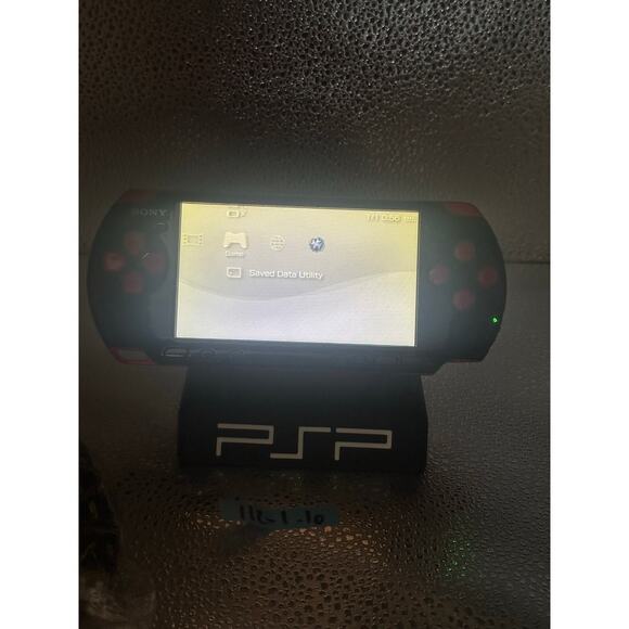 psp 3000 w/charger & new battery black/red - Picture 4 of 7